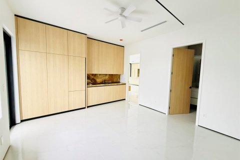 House in Miami, Florida 4 bedrooms, 190.82 sq.m. № 2399625 - photo 27
