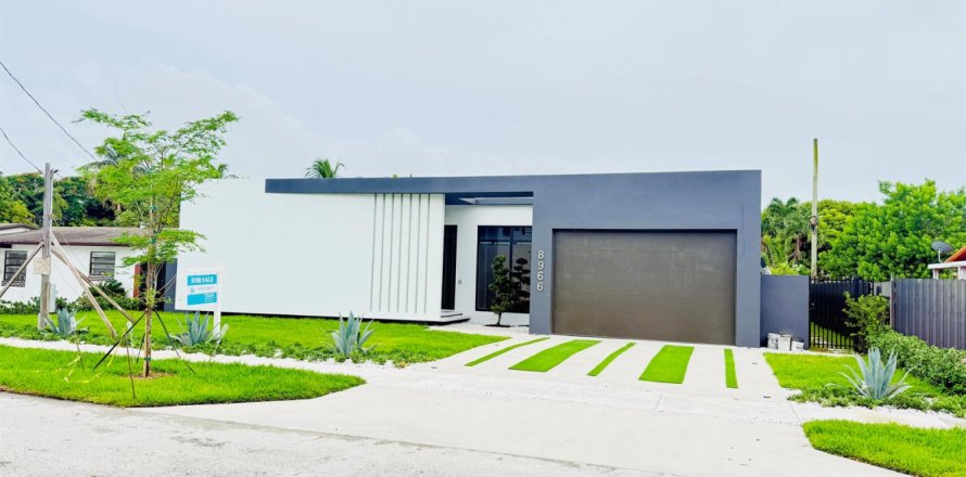House in Miami, Florida 4 bedrooms, 190.82 sq.m. № 2399625
