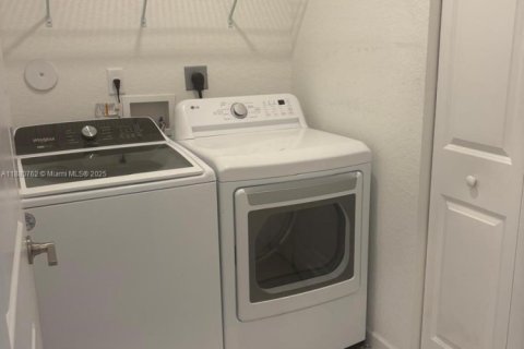 Villa ou maison à louer à Miami, Floride: 3 chambres, 291.62 m2 № 1929309 - photo 7