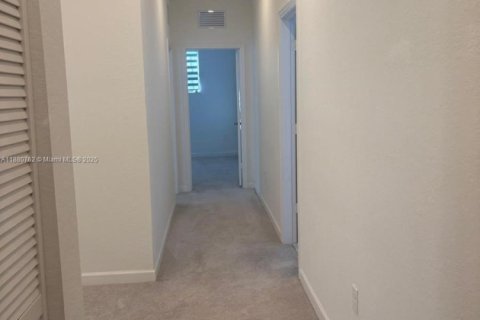 Villa ou maison à louer à Miami, Floride: 3 chambres, 291.62 m2 № 1929309 - photo 6