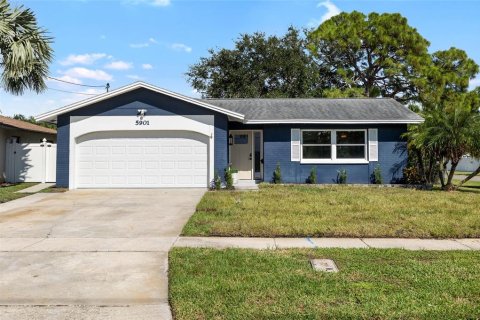 Casa en venta en Saint Petersburg, Florida, 3 dormitorios, 127.55 m2 № 1907823 - foto 1