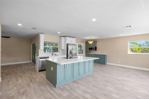 Casa en venta en Saint Petersburg, Florida, 3 dormitorios, 127.55 m2 № 1907823 - foto 4