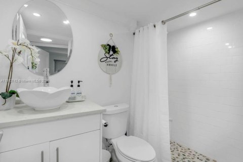 Condo in Sunrise, Florida, 2 bedrooms  № 1945365 - photo 16
