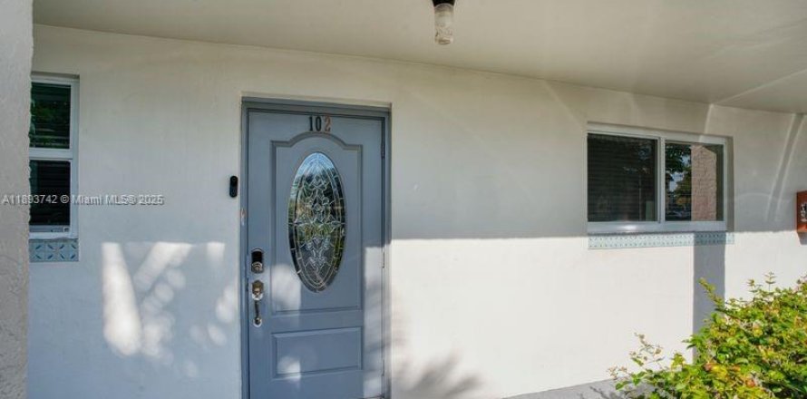 Condo in Sunrise, Florida, 2 bedrooms  № 1945365