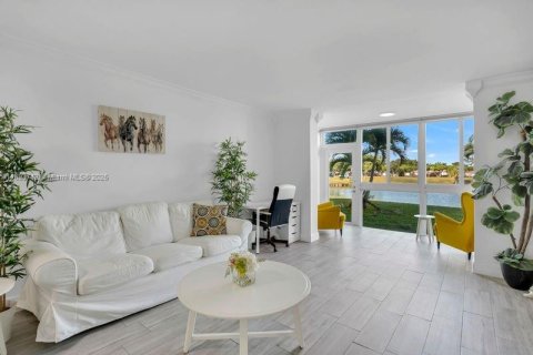 Condo in Sunrise, Florida, 2 bedrooms  № 1945365 - photo 7