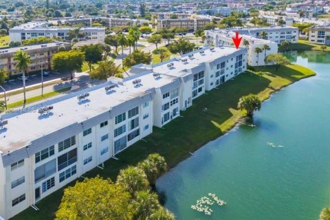 Condo in Sunrise, Florida, 2 bedrooms  № 1945365 - photo 23