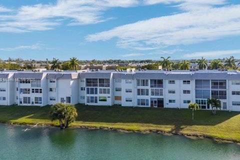 Condo in Sunrise, Florida, 2 bedrooms  № 1945365 - photo 21