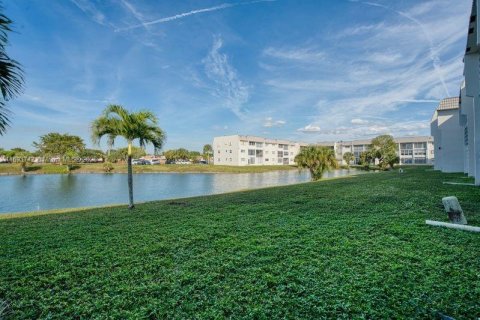 Condo in Sunrise, Florida, 2 bedrooms  № 1945365 - photo 5