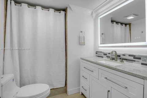 Condo in Sunrise, Florida, 2 bedrooms  № 1945365 - photo 20