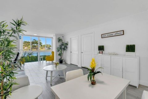 Condo in Sunrise, Florida, 2 bedrooms  № 1945365 - photo 6