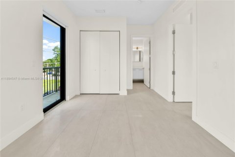 Снять в аренду квартиру в Майами, Флорида 2 спальни, 74.32м2, № 1947032 - фото 14