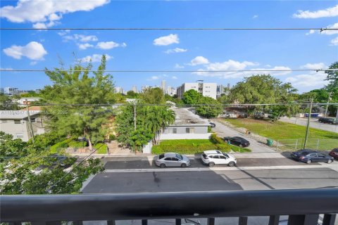 Снять в аренду квартиру в Майами, Флорида 2 спальни, 74.32м2, № 1947032 - фото 9