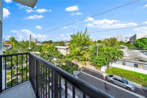 Снять в аренду квартиру в Майами, Флорида 2 спальни, 74.32м2, № 1947032 - фото 7