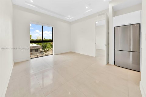 Снять в аренду квартиру в Майами, Флорида 2 спальни, 74.32м2, № 1947032 - фото 22