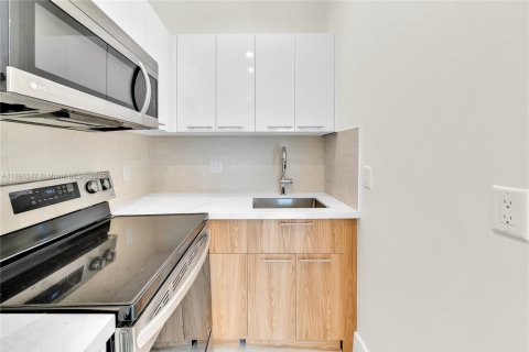 Снять в аренду квартиру в Майами, Флорида 2 спальни, 74.32м2, № 1947032 - фото 12