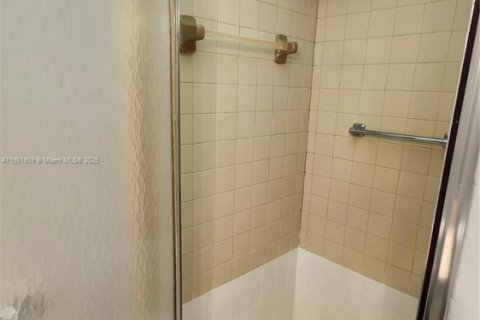 Condo in Delray Beach, Florida, 2 bedrooms  № 1953357 - photo 10