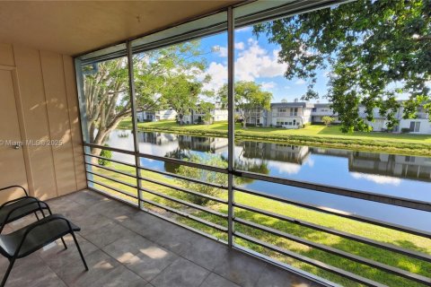 Condo in Delray Beach, Florida, 2 bedrooms  № 1953357 - photo 12
