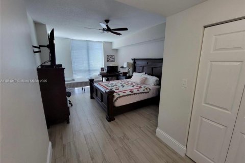 Condominio en alquiler en Hollywood, Florida, 3 dormitorios, 137.68 m2 № 1924871 - foto 9