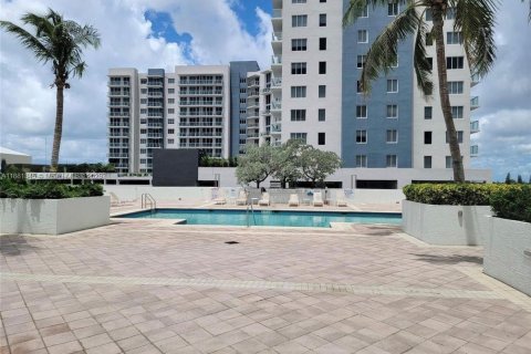 Condominio en alquiler en Hollywood, Florida, 3 dormitorios, 137.68 m2 № 1924871 - foto 28