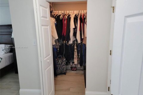 Condominio en alquiler en Hollywood, Florida, 3 dormitorios, 137.68 m2 № 1924871 - foto 10