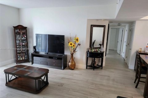 Condominio en alquiler en Hollywood, Florida, 3 dormitorios, 137.68 m2 № 1924871 - foto 3