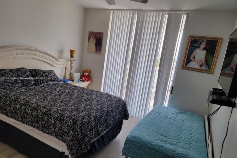 Condominio en alquiler en Hollywood, Florida, 3 dormitorios, 137.68 m2 № 1924871 - foto 14