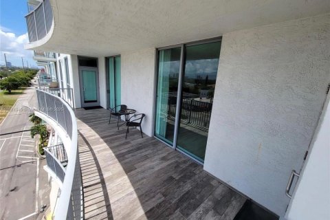 Condominio en alquiler en Hollywood, Florida, 3 dormitorios, 137.68 m2 № 1924871 - foto 20