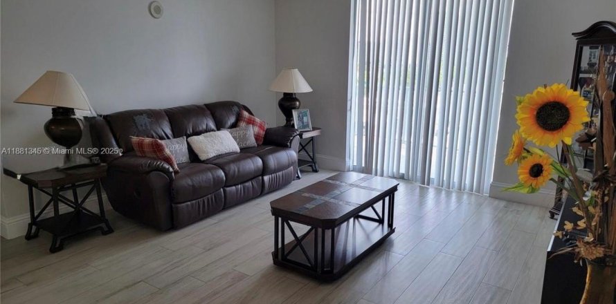 Condominio en Hollywood, Florida, 3 dormitorios № 1924871