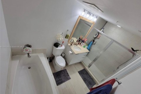 Condominio en alquiler en Hollywood, Florida, 3 dormitorios, 137.68 m2 № 1924871 - foto 12