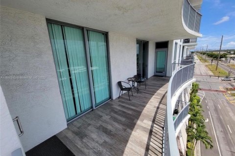 Condominio en alquiler en Hollywood, Florida, 3 dormitorios, 137.68 m2 № 1924871 - foto 21