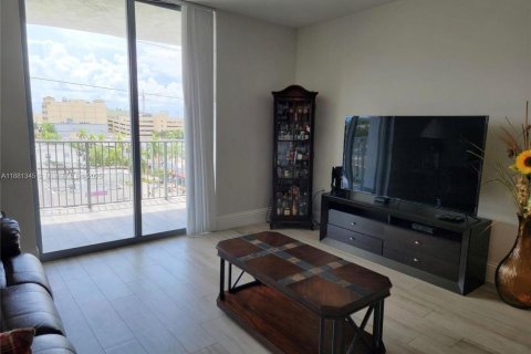 Condominio en alquiler en Hollywood, Florida, 3 dormitorios, 137.68 m2 № 1924871 - foto 2