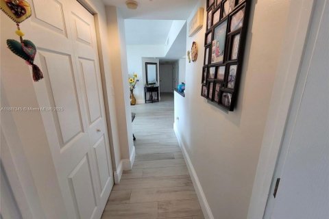 Condominio en alquiler en Hollywood, Florida, 3 dormitorios, 137.68 m2 № 1924871 - foto 13