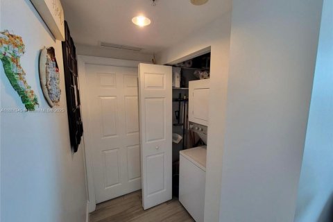 Condominio en alquiler en Hollywood, Florida, 3 dormitorios, 137.68 m2 № 1924871 - foto 6