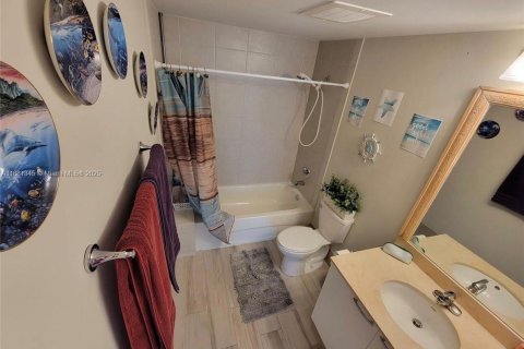 Condominio en alquiler en Hollywood, Florida, 3 dormitorios, 137.68 m2 № 1924871 - foto 19