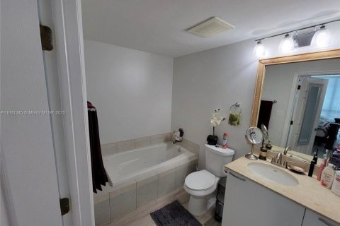 Condominio en alquiler en Hollywood, Florida, 3 dormitorios, 137.68 m2 № 1924871 - foto 11