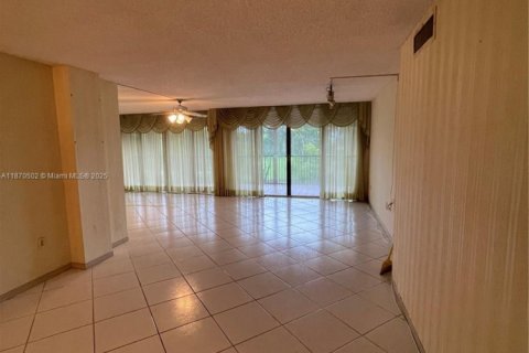 Copropriété à vendre à Hollywood, Floride: 2 chambres, 165.83 m2 № 2018477 - photo 12