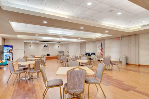 Copropriété à vendre à Hollywood, Floride: 2 chambres, 165.83 m2 № 2018477 - photo 5