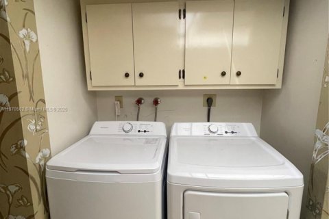 Copropriété à vendre à Hollywood, Floride: 2 chambres, 165.83 m2 № 2018477 - photo 13