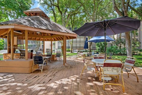 Copropriété à vendre à Hollywood, Floride: 2 chambres, 165.83 m2 № 2018477 - photo 3