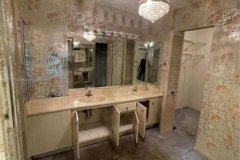 Copropriété à vendre à Hollywood, Floride: 2 chambres, 165.83 m2 № 2018477 - photo 17