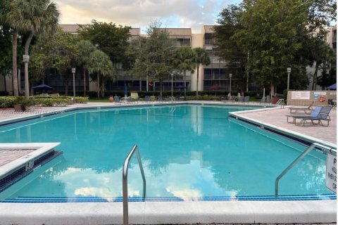 Copropriété à vendre à Hollywood, Floride: 2 chambres, 165.83 m2 № 2018477 - photo 2