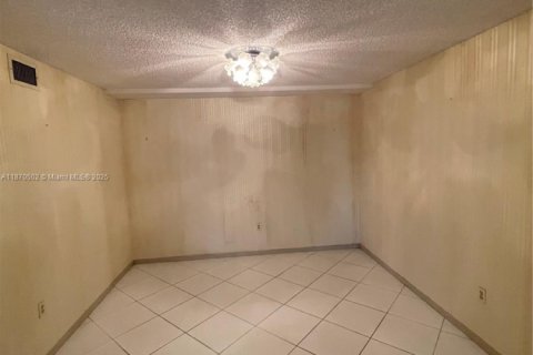 Copropriété à vendre à Hollywood, Floride: 2 chambres, 165.83 m2 № 2018477 - photo 15