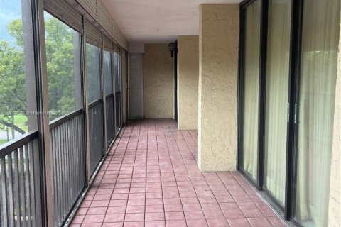 Copropriété à vendre à Hollywood, Floride: 2 chambres, 165.83 m2 № 2018477 - photo 11