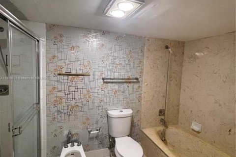 Copropriété à vendre à Hollywood, Floride: 2 chambres, 165.83 m2 № 2018477 - photo 18