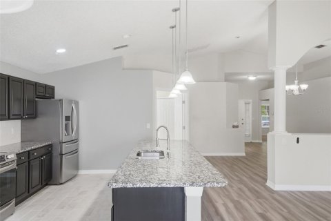 House in Orange City, Florida 4 bedrooms, 166.02 sq.m. № 2216870 - photo 7