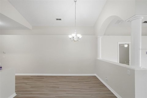 House in Orange City, Florida 4 bedrooms, 166.02 sq.m. № 2216870 - photo 13