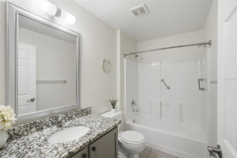 House in Orange City, Florida 4 bedrooms, 166.02 sq.m. № 2216870 - photo 16