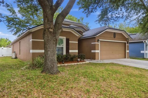 House in Orange City, Florida 4 bedrooms, 166.02 sq.m. № 2216870 - photo 2