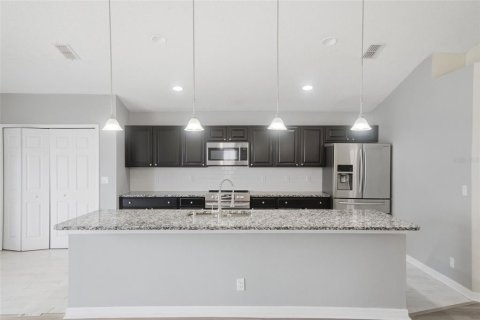 House in Orange City, Florida 4 bedrooms, 166.02 sq.m. № 2216870 - photo 6
