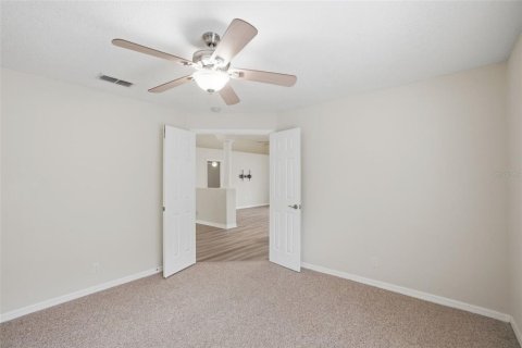 House in Orange City, Florida 4 bedrooms, 166.02 sq.m. № 2216870 - photo 18